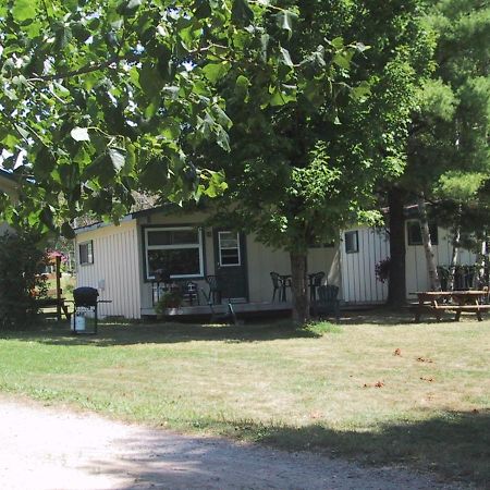 Colonial Bay Motel And Cottages Huntsville Exteriér fotografie