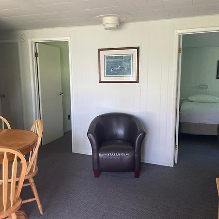 Colonial Bay Motel And Cottages Huntsville Exteriér fotografie