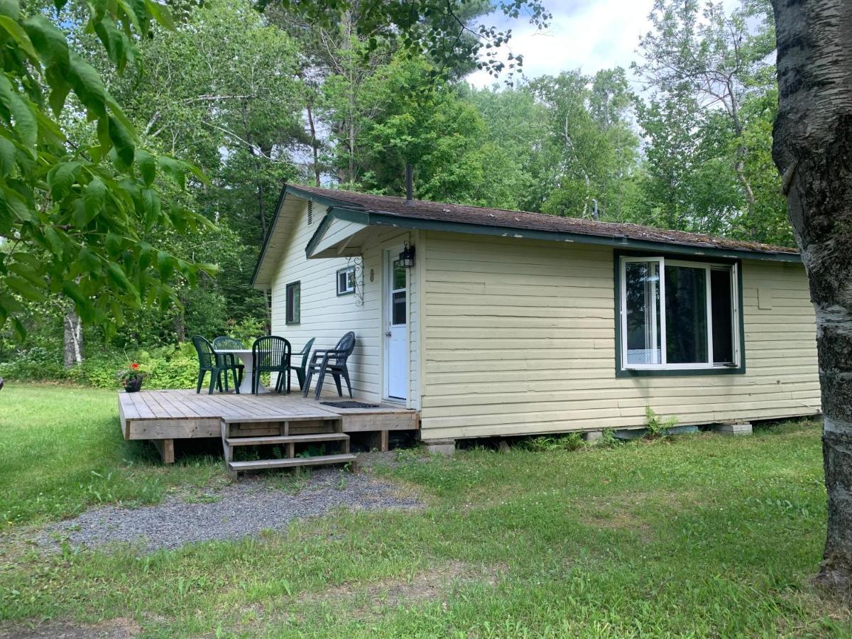 Colonial Bay Motel And Cottages Huntsville Exteriér fotografie