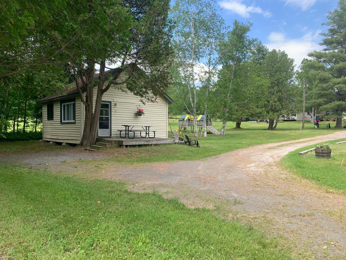Colonial Bay Motel And Cottages Huntsville Exteriér fotografie