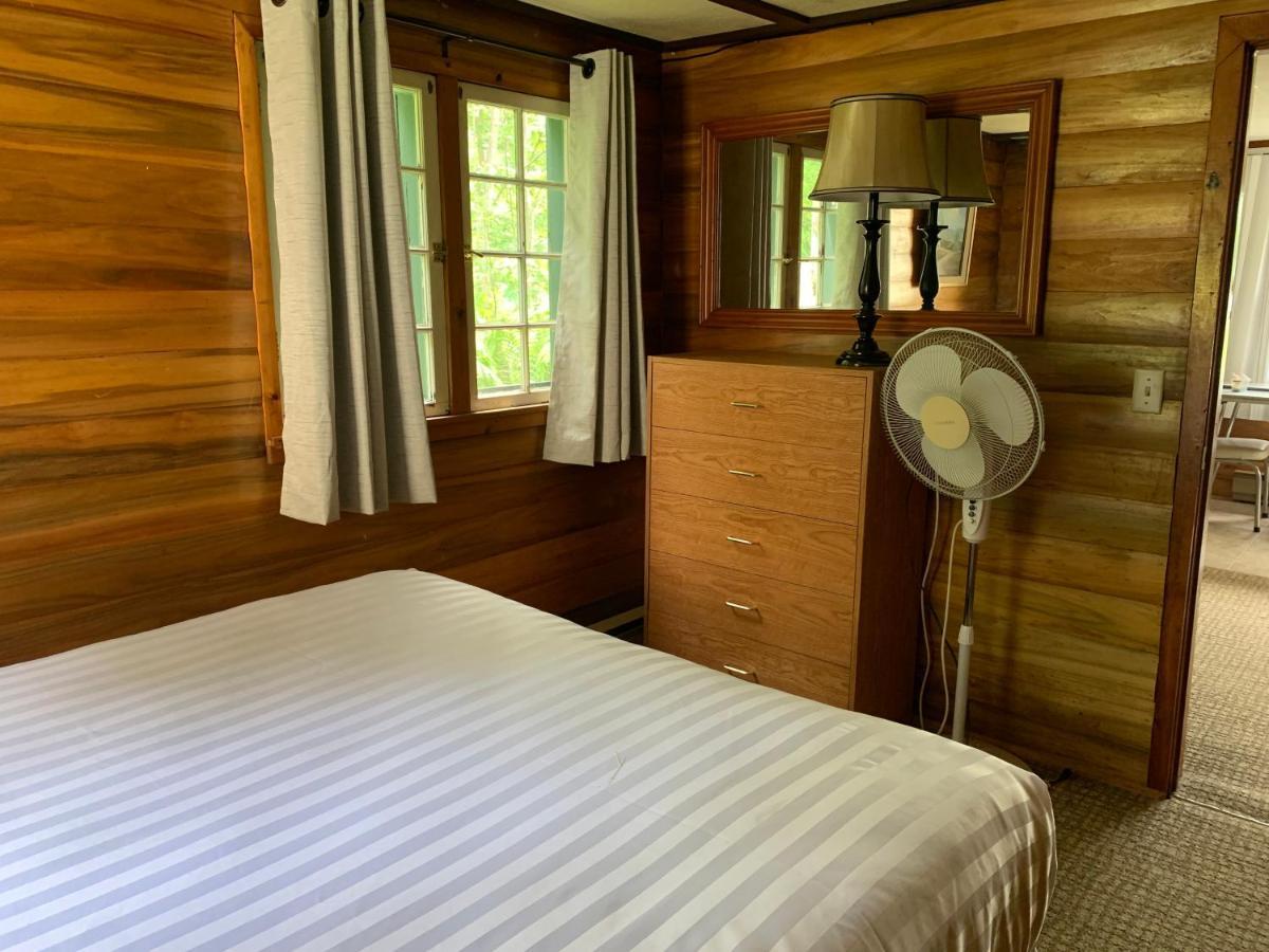 Colonial Bay Motel And Cottages Huntsville Exteriér fotografie