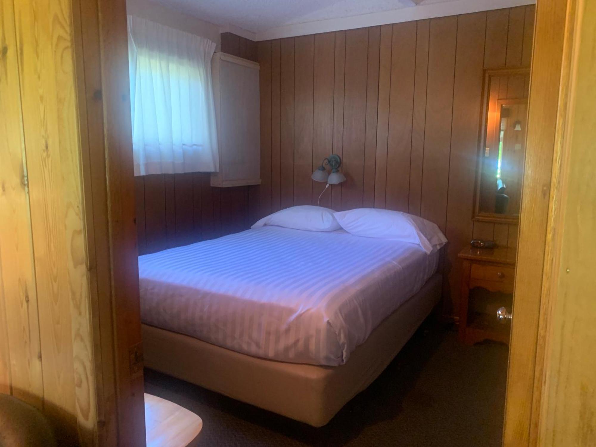 Colonial Bay Motel And Cottages Huntsville Exteriér fotografie