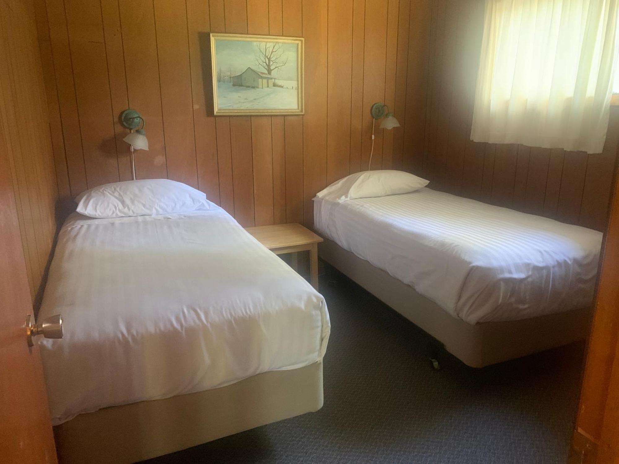 Colonial Bay Motel And Cottages Huntsville Exteriér fotografie