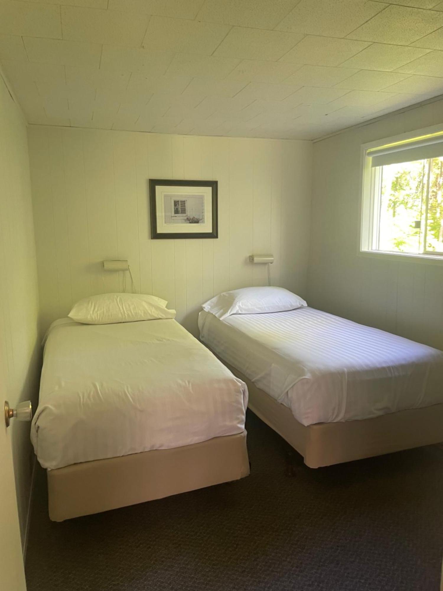 Colonial Bay Motel And Cottages Huntsville Exteriér fotografie